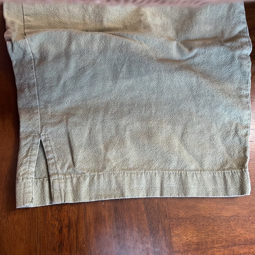(THIS ITEM WILL BE DONATED AT END OF DEC)
Green Rebecca Malone Capris - Picture 5 of 7
